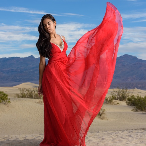 RED LA FEMME PROM/BALL GOWN (0) - Picture 2 of 4